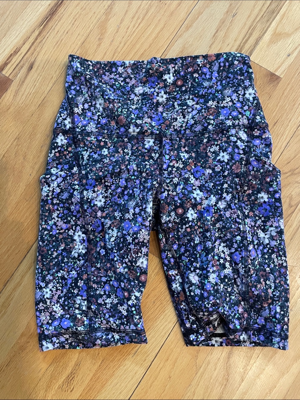LULULEMON ATHLETICA running shorts - side pockets and so soft size 4
